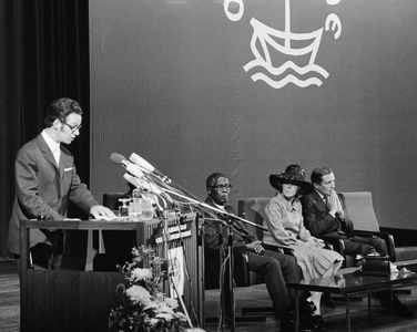 855200 Afbeelding van een toespraak tijdens de opening van de conferentie van de Wereldraad van Kerken, in het ...